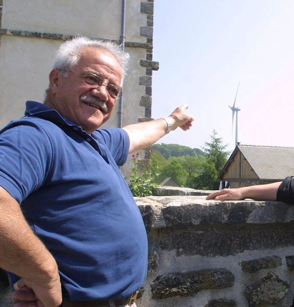 Michel Renault et l'éolienne de Gratot